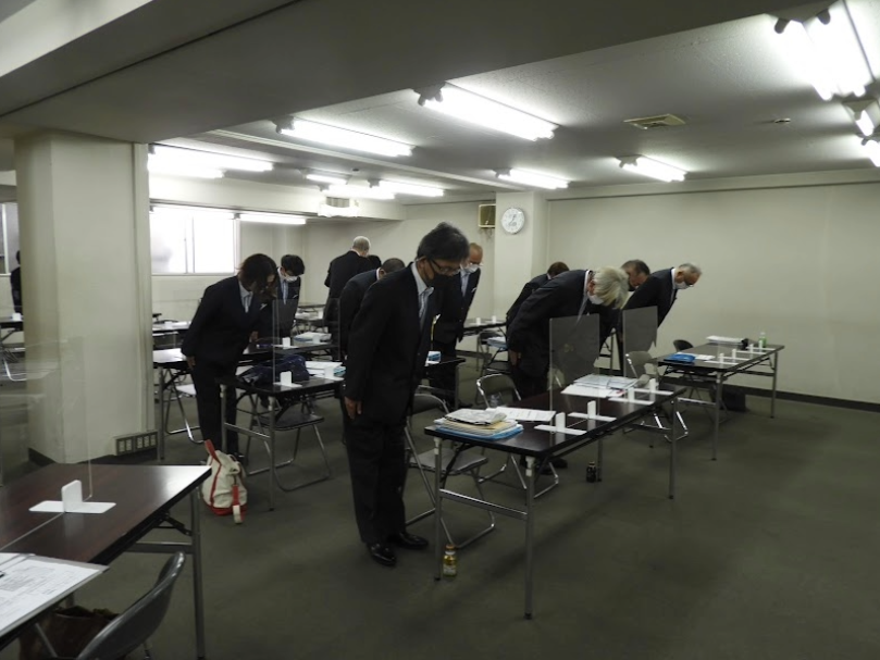 つばめタクシーグループで働く未経験ドライバーと研修の様子